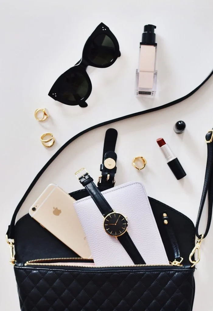 8 Essential Things to Always Keep in Your Handbag