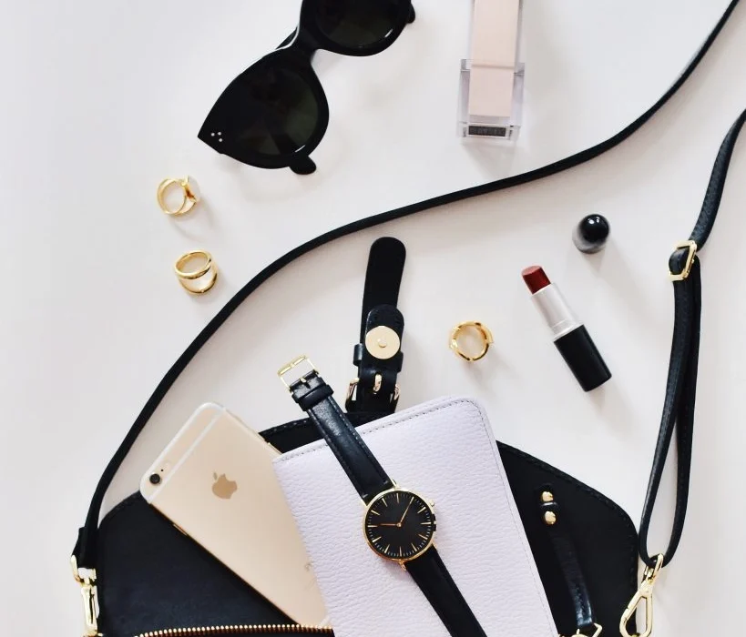 8 Essential Things to Always Keep in Your Handbag